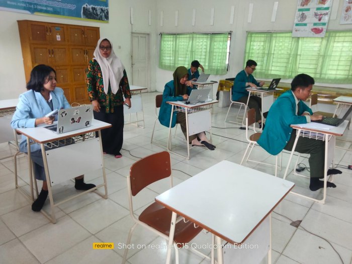 Pelaksanaan Hari Pertama OMI di MAN 2 Muaro Jambi Berjalan Lancar Pelaksanaan Hari Pertama OMI di MAN 2 Muaro Jambi Berjalan Lancar