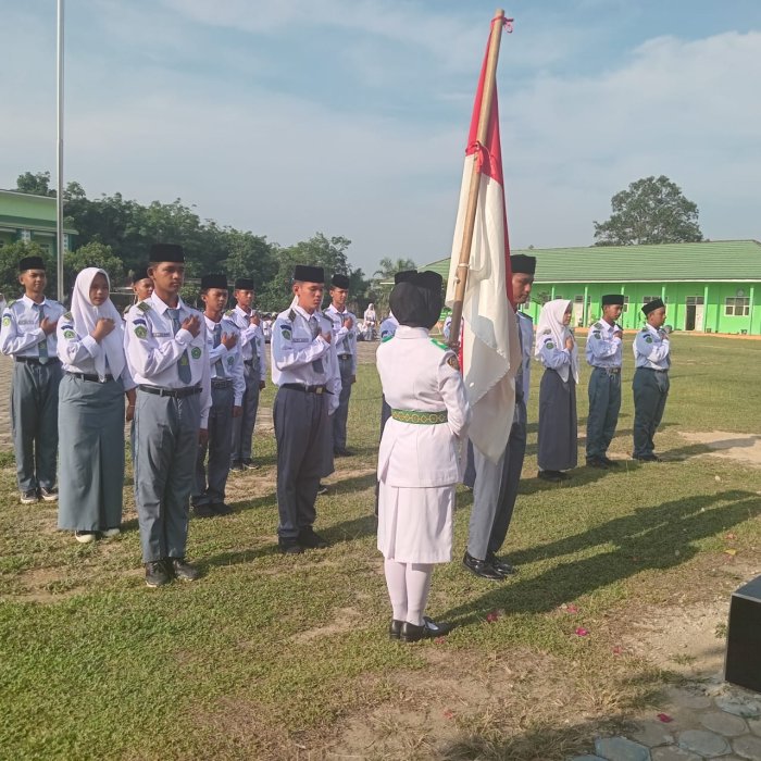 Anggota Paskibra MAN 2 Muaro Jambi Dikukuhkan di Upacara Anggota Paskibra MAN 2 Muaro Jambi Dikukuhkan di Upacara
