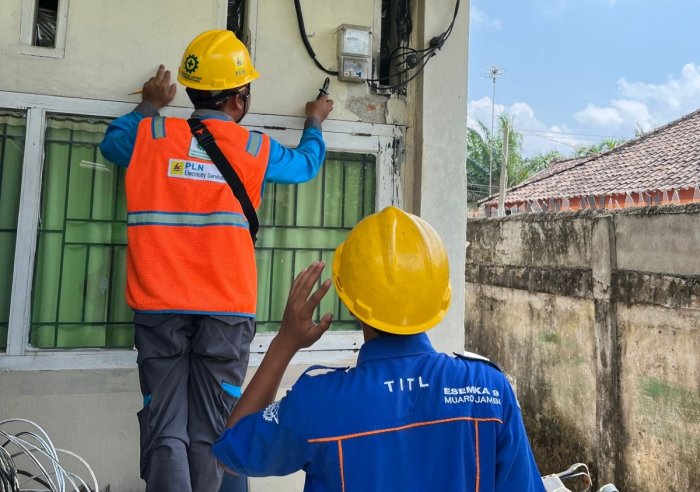 MAN 2 Muaro Jambi dan PLN Perbaiki Jaringan Listrik Sekolah