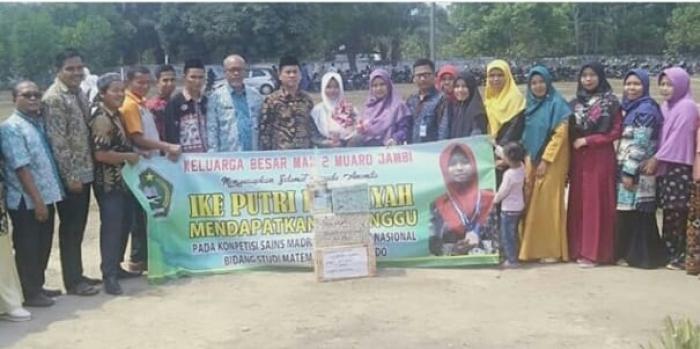 Peraih Medali Perunggu KSM Bidang Studi Matematika Terintegrasi Dari MAN 2 Muaro Jambi di Sambut Suka Cita