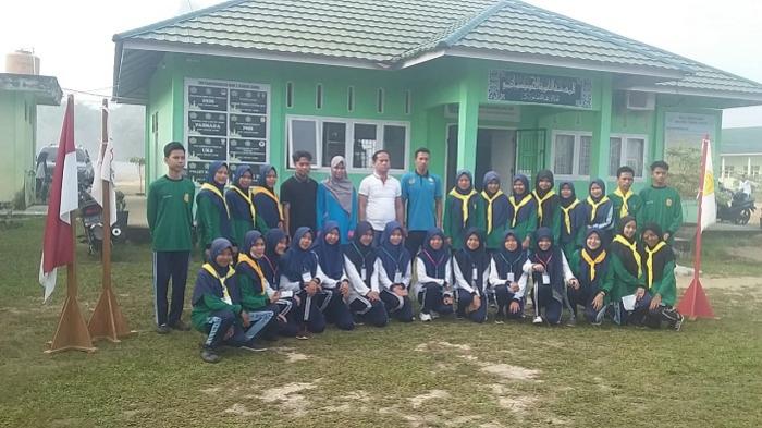 Sah...!!! Sembilan Anggota Muda PMR Wira MAN 2 Muaro Jambi Resmi Di Kukuhkan