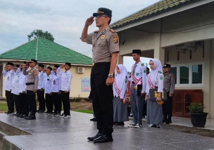IPTU Arifin Pimpin Upacara Bendera di MAN 2 Muaro Jambi IPTU Arifin Pimpin Upacara Bendera di MAN 2 Muaro Jambi
