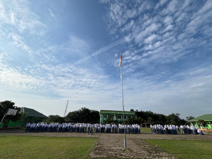 Kelas X.1 MAN 2 Muarojambi Sukses Jalankan Petugas Upacara Upacara Bendera Kelas X.1 MAN 2 Muarojambi Sukses Jalankan Petugas Upacara Upacara Bendera