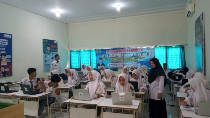Ujian TKA Hari Pertama di MAN 2 Muaro Jambi Berjalan Lancar Ujian TKA Hari Pertama di MAN 2 Muaro Jambi Berjalan Lancar