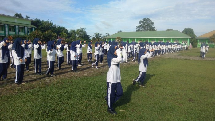 MAN 2 Muaro Jambi Rutin Gelar Senam Sehat Jumat Pagi MAN 2 Muaro Jambi Rutin Gelar Senam Sehat Jumat Pagi