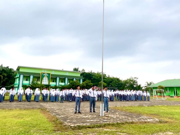 Kelas XI3 MAN 2 Muaro Jambi Pelkasana Upacara Bendera Kelas XI3 MAN 2 Muaro Jambi Pelkasana Upacara Bendera