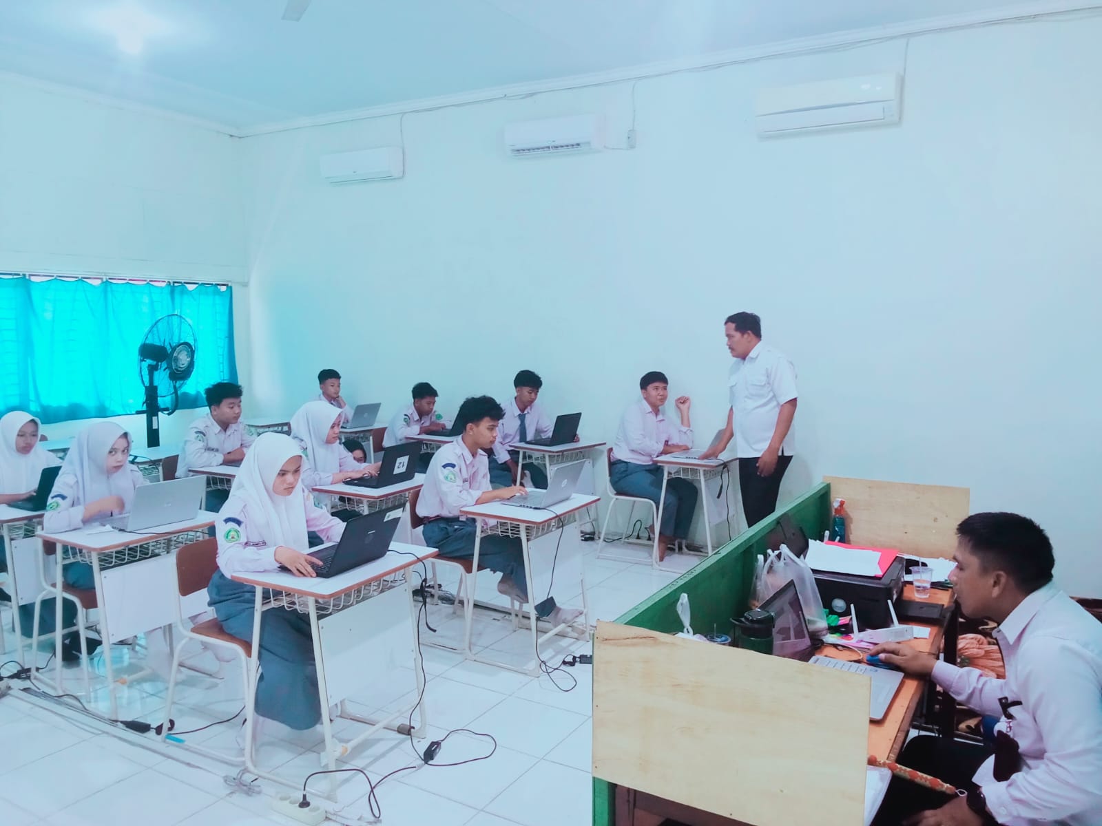 Tim IT MAN 2 Muaro Jambi adakan gladi ANBK 2025 Tim IT MAN 2 Muaro Jambi adakan gladi ANBK 2025