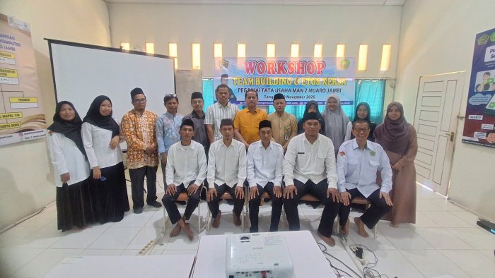 MAN 2 Muaro Jambi Gelar Workshop Penguatan Tim Building dan Etos Kerja MAN 2 Muaro Jambi Gelar Workshop Penguatan Tim Building dan Etos Kerja