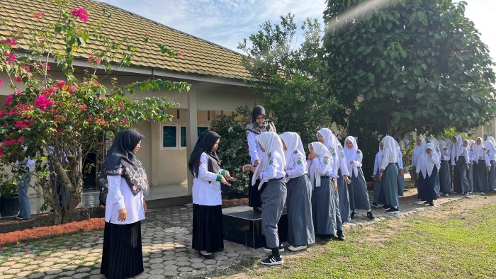 Wakasis dan BK Gelar Razia Mendadak Usai Upacara Bendera