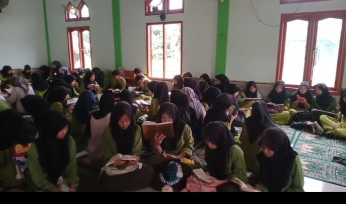 MAN 2 Muaro Jambi Rampungkan Khataman Alquran Kedua MAN 2 Muaro Jambi Rampungkan Khataman Alquran Kedua