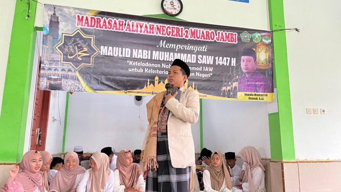 Ustadz Alfari Sampaikan Tausiah Maulid Nabi di MAN 2 Muaro Jambi Ustadz Alfari Sampaikan Tausiah Maulid Nabi di MAN 2 Muaro Jambi