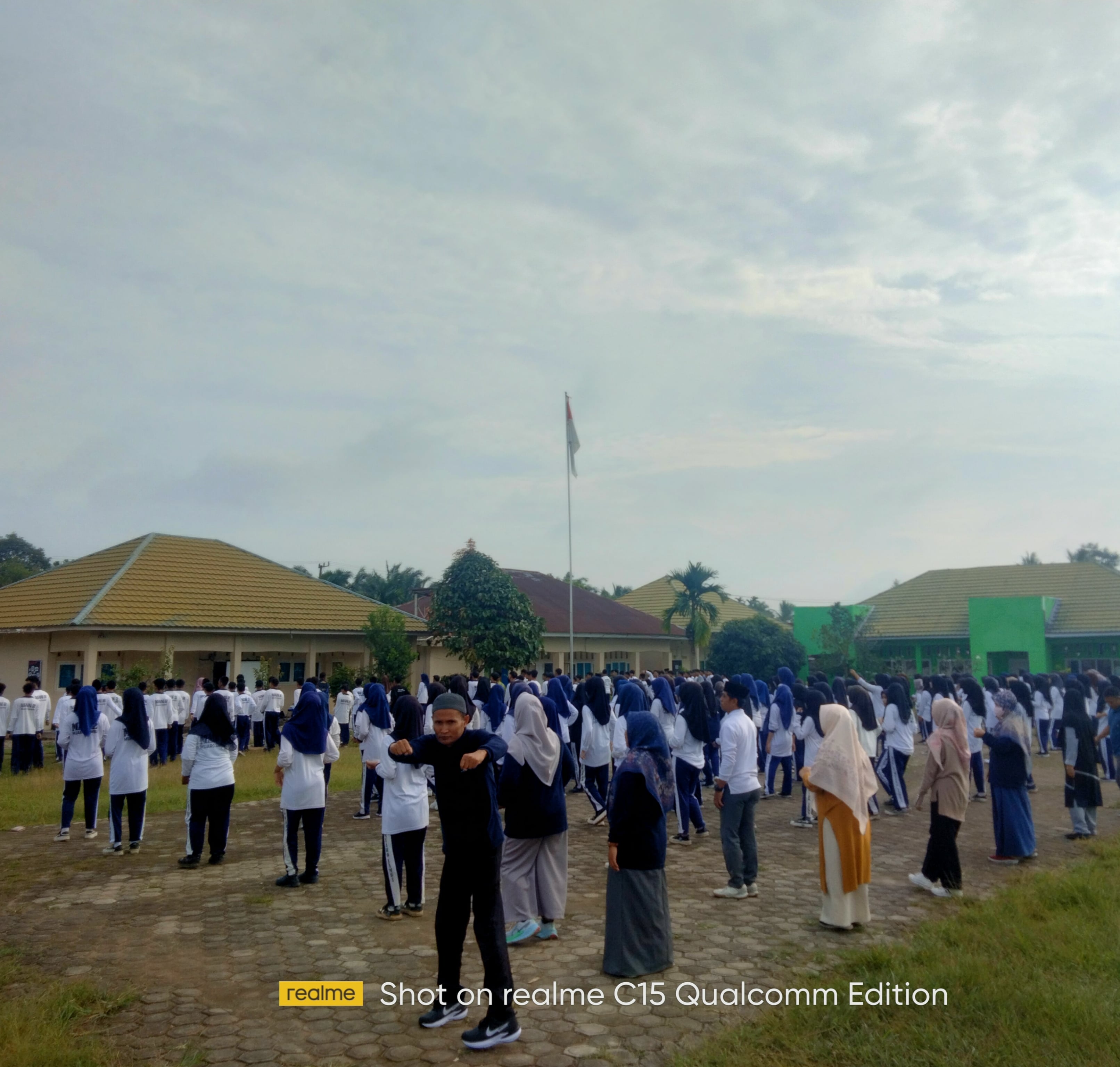 Jum'at ceria, MAN 2 Muaro Jambi Gelar Senam Sehat Indonesia Hebat