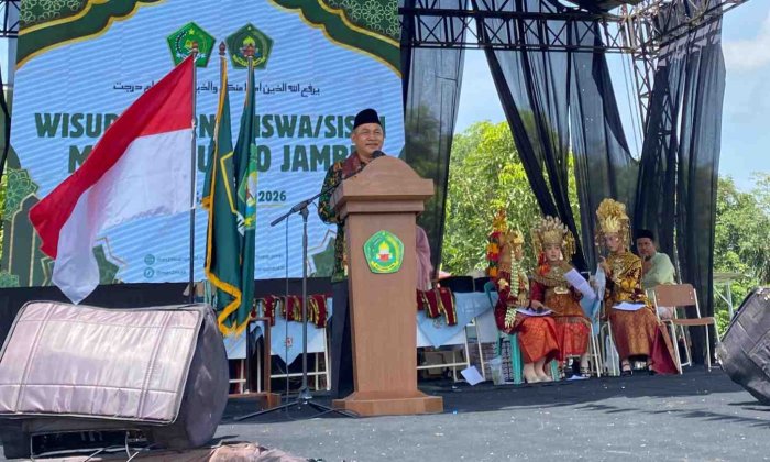 Kasubbag Tata Usaha Kemenag Muaro Jambi Sampaikan Pesan dan Harapan pada Wisuda Purna Siswa MAN 2 Muaro Jambi Angkatan XVI Tahun 2026