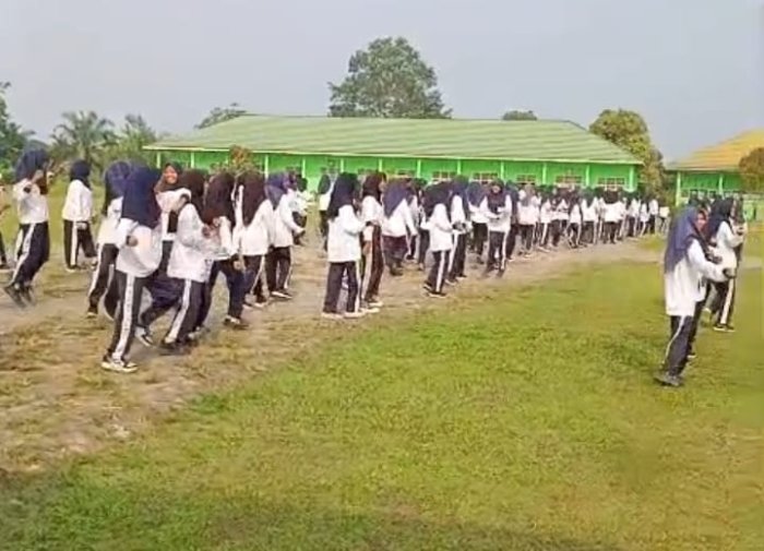 Senam Sehat Jumat 29 Agustus 2025 di MAN 2 Muaro Jambi Penuh Semangat Senam Sehat Jumat 29 Agustus 2025 di MAN 2 Muaro Jambi Penuh Semangat