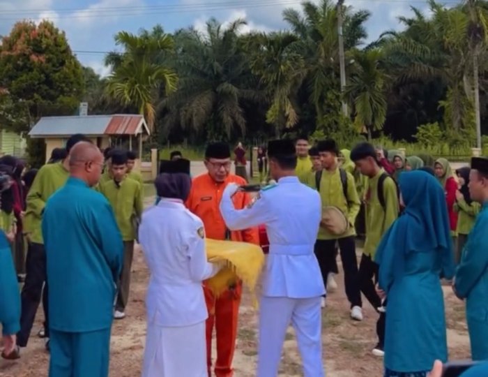 Andries Afni Di sambut meriah sebagai Kepala MAN 2 Muaro Jambi Andries Afni Di sambut meriah sebagai Kepala MAN 2 Muaro Jambi