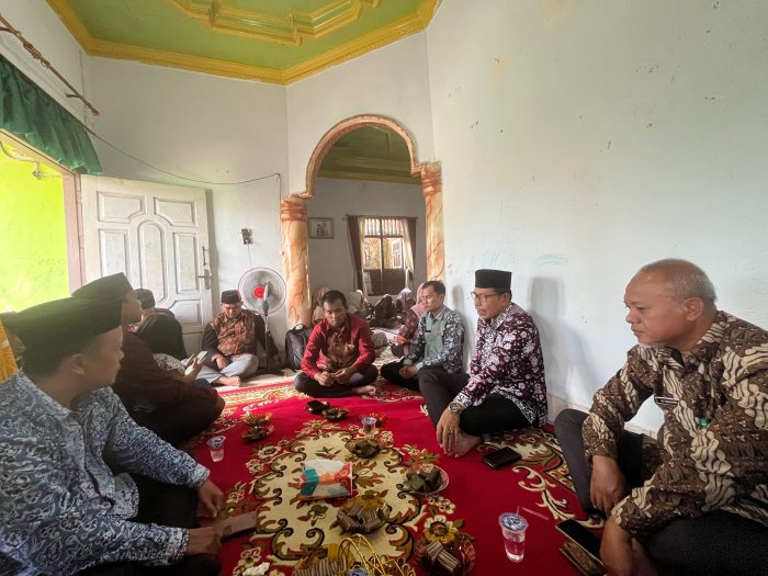 Bersyukur atas Pelantikan PPPK, Pikri Ajak Majelis Guru dan Tenaga Kependidikan MAN 2 Muaro Jambi Makan Siang Bersama Bersyukur atas Pelantikan PPPK, Pikri Ajak Majelis Guru dan Tenaga Kependidikan MAN 2 Muaro Jambi Makan Siang Bersama