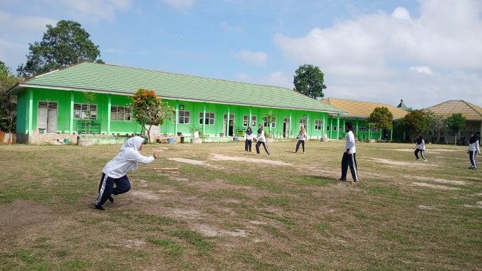 Softball Dorong Antusiasme Siswa MAN 2 Muaro Jambi Softball Dorong Antusiasme Siswa MAN 2 Muaro Jambi