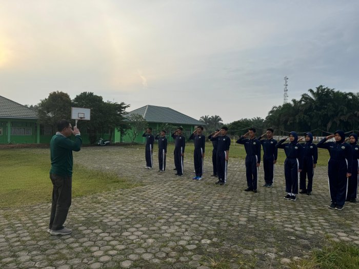 Kepala MAN 2 Muaro Jambi Lepas Peserta Seleksi Paskibraka Kepala MAN 2 Muaro Jambi Lepas Peserta Seleksi Paskibraka