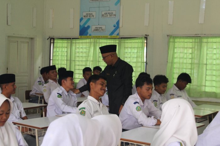 PA Sengeti Gelar Edukasi Hukum Goes To School di MAN 2 Muaro Jambi PA Sengeti Gelar Edukasi Hukum Goes To School di MAN 2 Muaro Jambi
