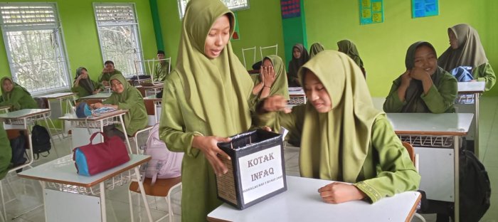 MAN 2 Muaro Jambi Tanamkan Nilai Ibadah Lewat Infak Jumat MAN 2 Muaro Jambi Tanamkan Nilai Ibadah Lewat Infak Jumat
