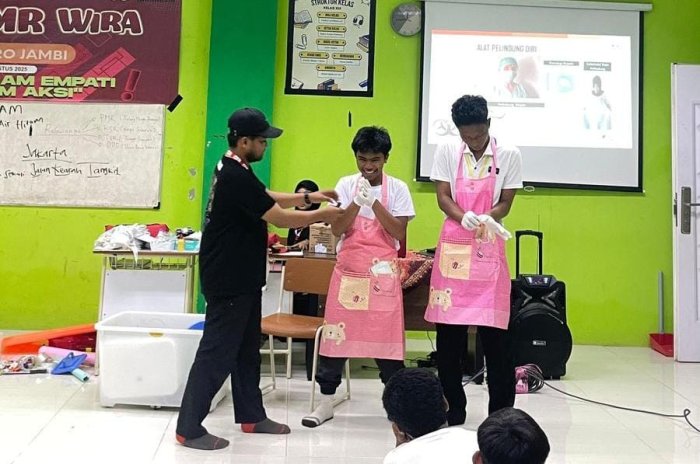 PMR MAN 2 Muaro Jambi Gelar Pelatihan Perawatan Keluarga PMR MAN 2 Muaro Jambi Gelar Pelatihan Perawatan Keluarga