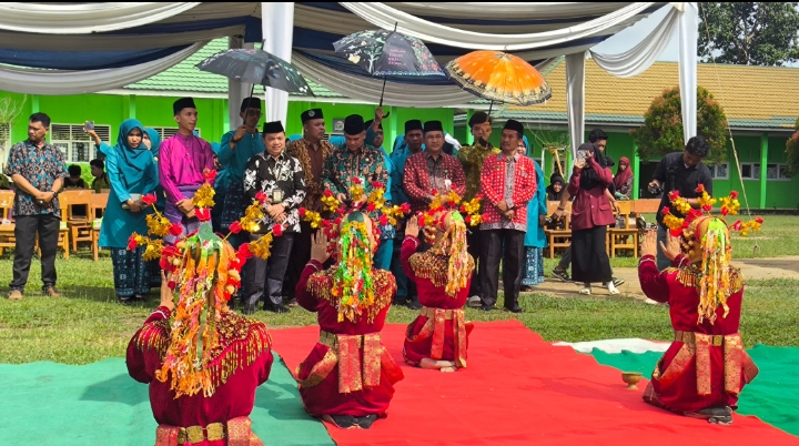 Wisuda Purna Siswa Angkatan ke 15 Tahun 2025 MAN 2 Muaro Jambi berjalan Dengan Sukses dan Lancar