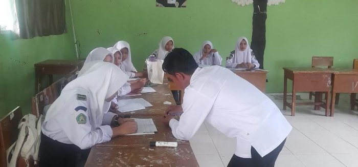 Latihan Rutin Kaligrafi MAN 2 Muaro Jambi Tingkatkan Prestasi Siswa Latihan Rutin Kaligrafi MAN 2 Muaro Jambi Tingkatkan Prestasi Siswa