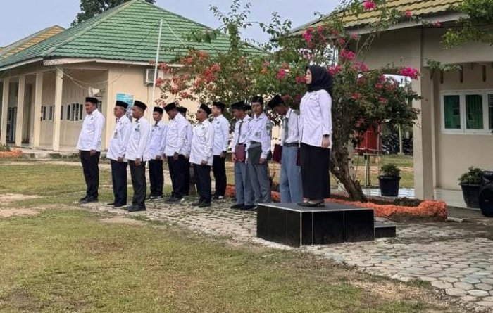 Miss Suci Ajak Siswa Terapkan Budaya Senyum Salam Sapa