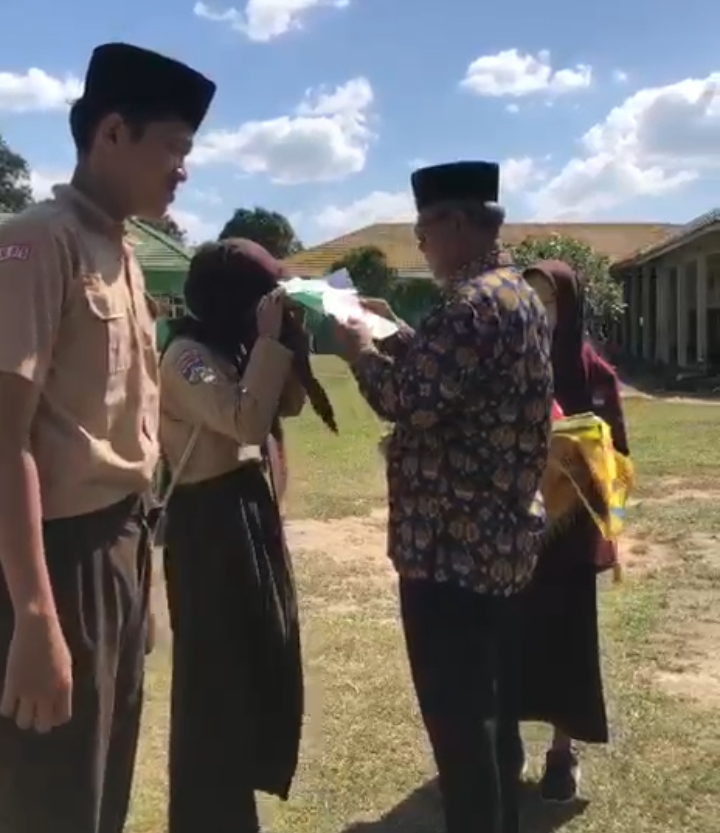 Wakil Kepala Bidang Kurikulum Tutup Secara Resmi MATSAMA MAN 2 Muaro Jambi tahun 2025