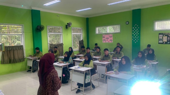 Yetti Husridayati Tampil Maksimal di Final Lomba Guru Mengajar Muaro Jambi Yetti Husridayati Tampil Maksimal di Final Lomba Guru Mengajar Muaro Jambi