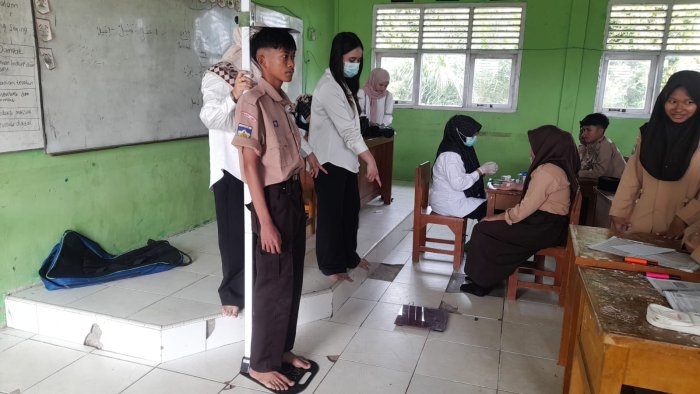 Skrining Kesehatan Siswa MAN 2 Muaro Jambi oleh Puskesmas Skrining Kesehatan Siswa MAN 2 Muaro Jambi oleh Puskesmas