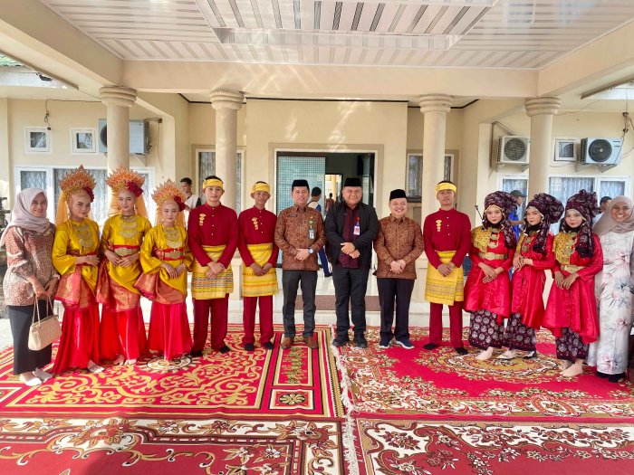 Grup Tari MAN 2 Muaro Jambi Meriahkan Penyambutan kafilah MTQ ke 54 Provinsi jambi