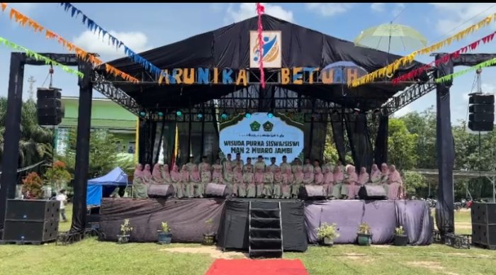 Kepala MAN 2 Muaro Jambi Lepas 100 Siswa Kelas XII Angkatan XVI pada Wisuda Purna Siswa Tahun 2026