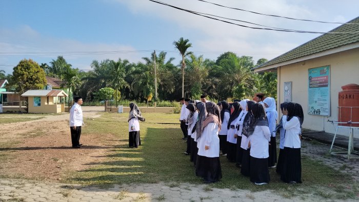 MAN 2 Muaro Jambi Tekankan Disiplin Guru Lewat Apel Pagi MAN 2 Muaro Jambi Tekankan Disiplin Guru Lewat Apel Pagi