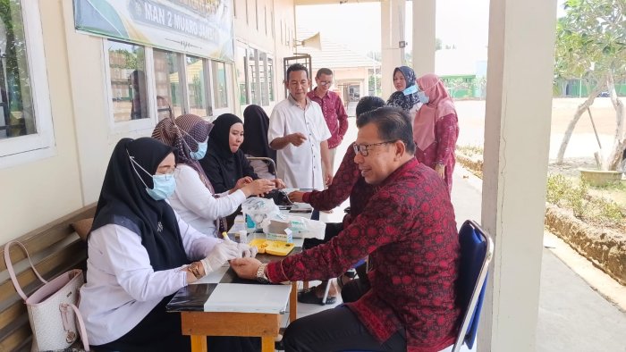 Majelis Guru dan Tenaga Kependidikan MAN 2 Muaro Jambi Ikuti Skrining Kesehatan Majelis Guru dan Tenaga Kependidikan MAN 2 Muaro Jambi Ikuti Skrining Kesehatan