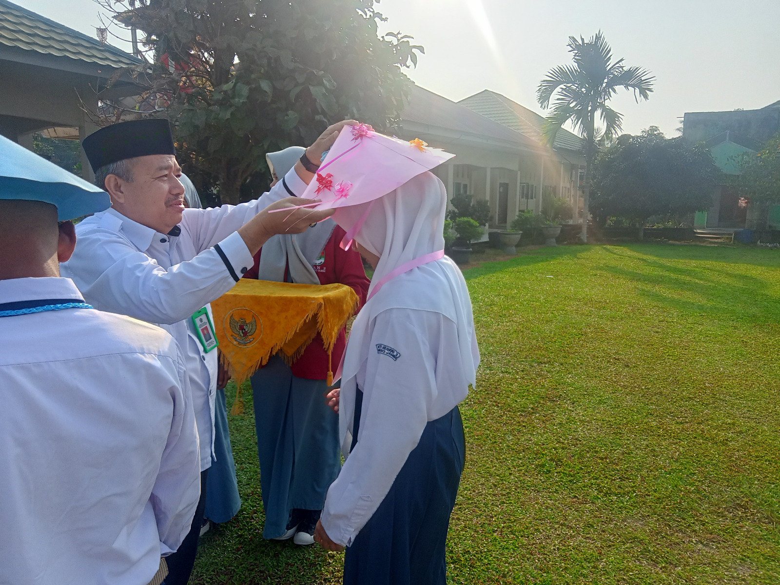 Pengawas Madrasah Bapak Irsan, S.Pd. Membuka MATSAMA MAN 2 Muaro Jambi Tahun pelajaran 2024 - 2025