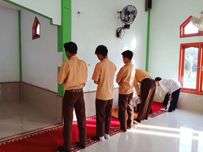Program Pembiasaan IBadah Sholat Dhuha MAN 2 Muaro Jambi Secara Rutin Di laksanakan