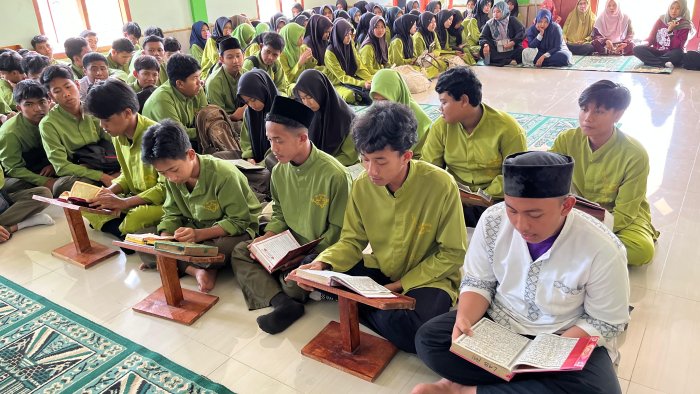 MAN 2 Muaro Jambi Gelar Khataman Alquran Ketiga Selama Bulan Ramadan MAN 2 Muaro Jambi Gelar Khataman Alquran Ketiga Selama Bulan Ramadan