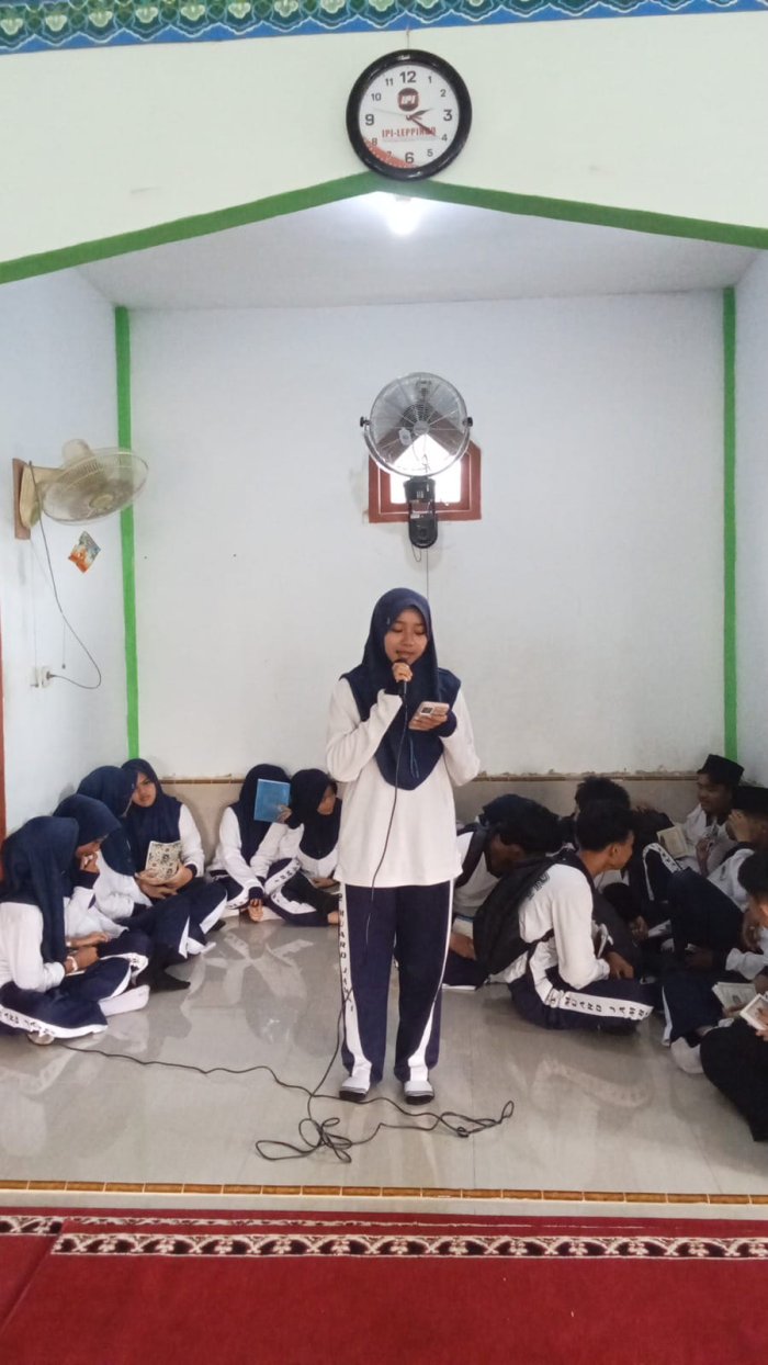 Pentingnya Memanfaatkan Waktu di Usia Muda menjadi judul kultum setelah pembacaan yasinan MAN 2 Muaro jambi dari kelas XI.I
