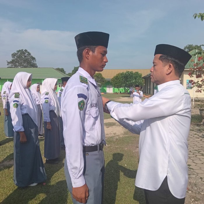Alan Januadi Resmi Pimpin Paskibra MAN 2 Muaro Jambi Alan Januadi Resmi Pimpin Paskibra MAN 2 Muaro Jambi