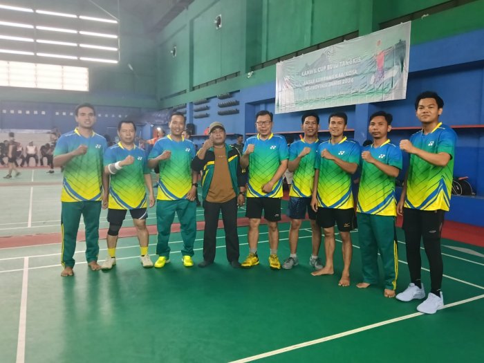 Kepala MAN 2 Muaro Jambi Ikuti Lomba Badminton HAB Kemenag Jambi