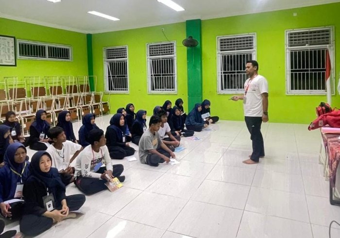 Pelatihan Pertolongan Pertama di Diklat PMR MAN 2 Muaro Jambi Pelatihan Pertolongan Pertama di Diklat PMR MAN 2 Muaro Jambi