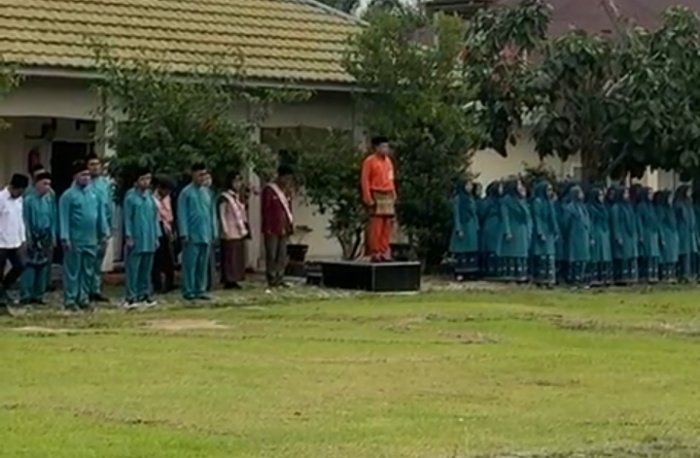 Pak Andries Pimpin Upacara Perdana sebagai Kepala MAN 2 Muaro Jambi Pak Andries Pimpin Upacara Perdana sebagai Kepala MAN 2 Muaro Jambi