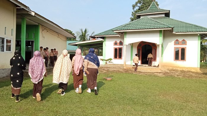 Siswa MAN 2 Muaro Jambi Rutin Sholat Dhuha dan Tadarus Al Quran