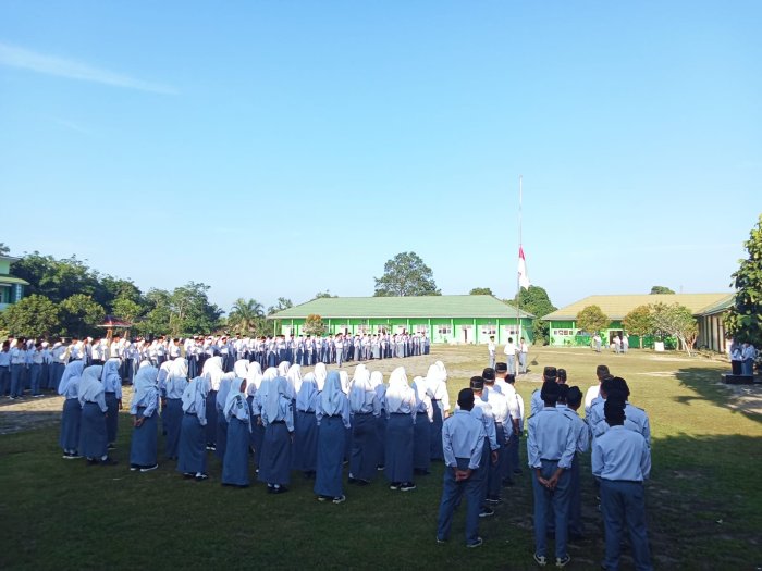 Siswa Kelas XI.2 MAN 2 Muaro Jambi Sukses Gelar Upacara Siswa Kelas XI.2 MAN 2 Muaro Jambi Sukses Gelar Upacara