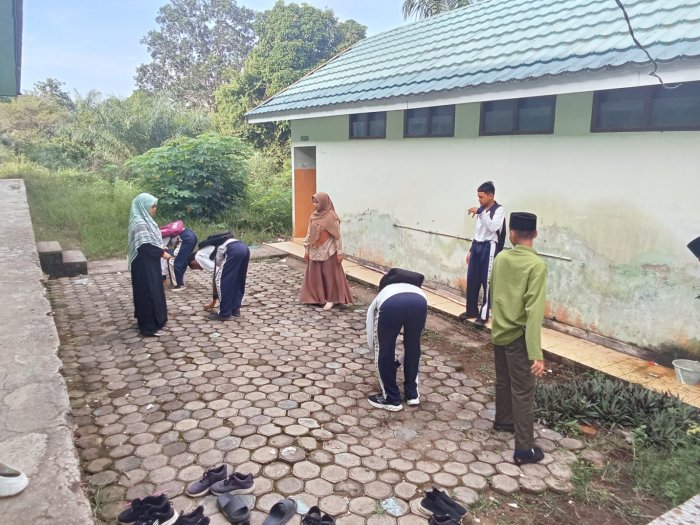 MAN 2 Jambi Gelar Gotong Royong Sambut OMI Tingkat Provinsi