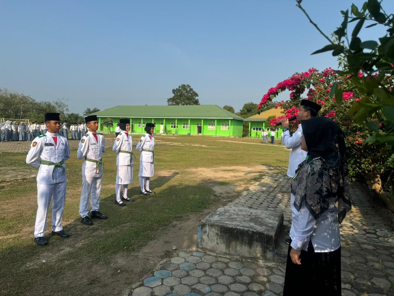 Selesai Bertugas Paskibraka provinsi Jambi dan kabupaten Muaro Jambi utusan MAN 2 Muaro Jambi di sambut meriah