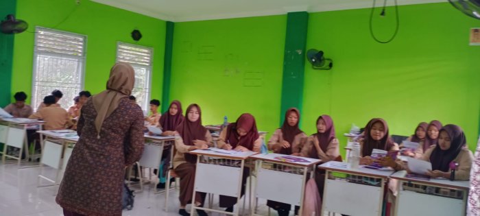 STIKES Harapan Ibu Jambi Gelar Sosialisasi Penerimaan Mahasiswa Baru di MAN 2 Muaro Jambi