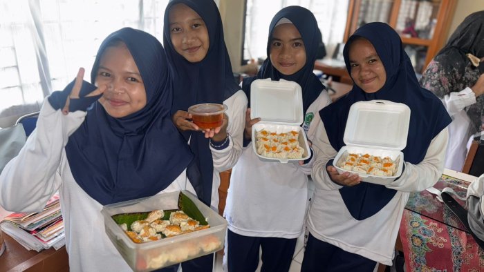 Siswa MAN 2 Muaro Jambi Belajar Procedure Text Lewat Praktik Dimsum Siswa MAN 2 Muaro Jambi Belajar Procedure Text Lewat Praktik Dimsum