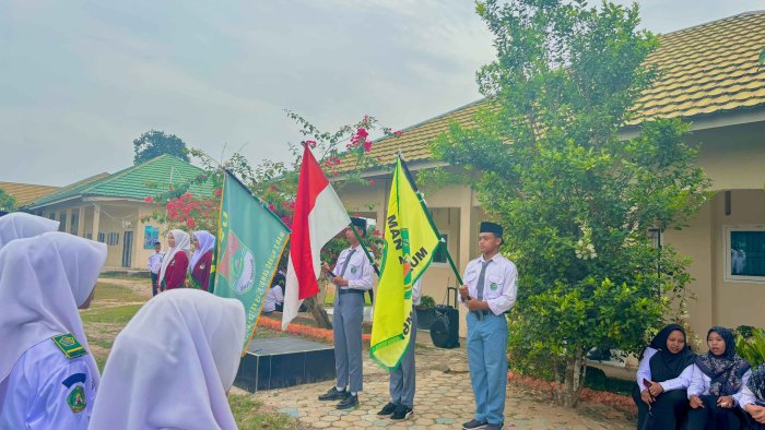 Kepala MAN 2 Muarojambi Lantik Pengurus OSIM Periode Baru